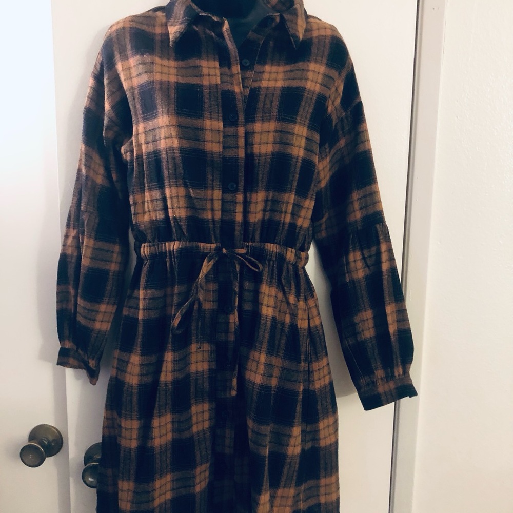 Plaid Button-Front Long Sleeve Drawstring Dress in Brown and Black